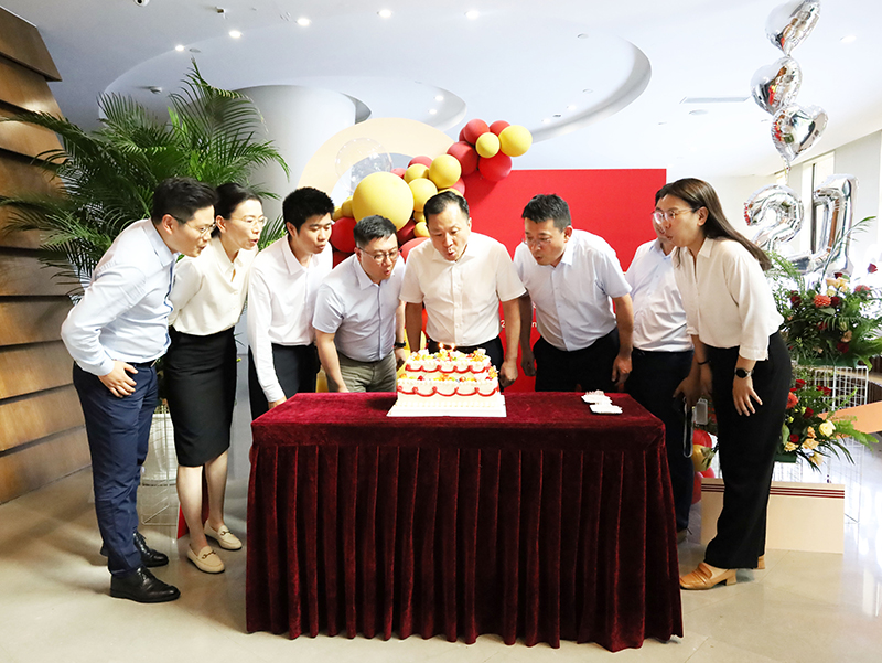 二十一载 智造未来丨贺云顶集团4008股份廿一诞辰，再启新篇