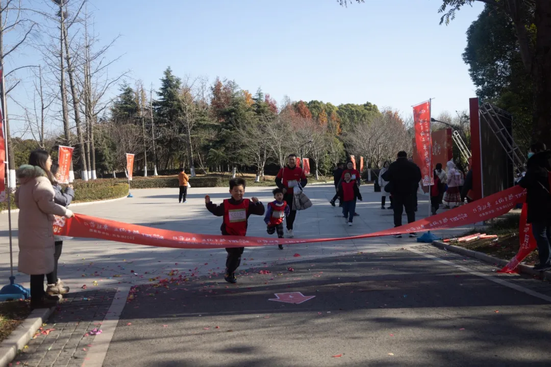 回望2024 启航2025 | 云顶集团4008股份2025年度战略年会顺利召开